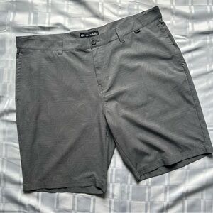 Travis Mathew Grey ‘Splash Zone’ Lightweight Subtle Print Golf Shorts